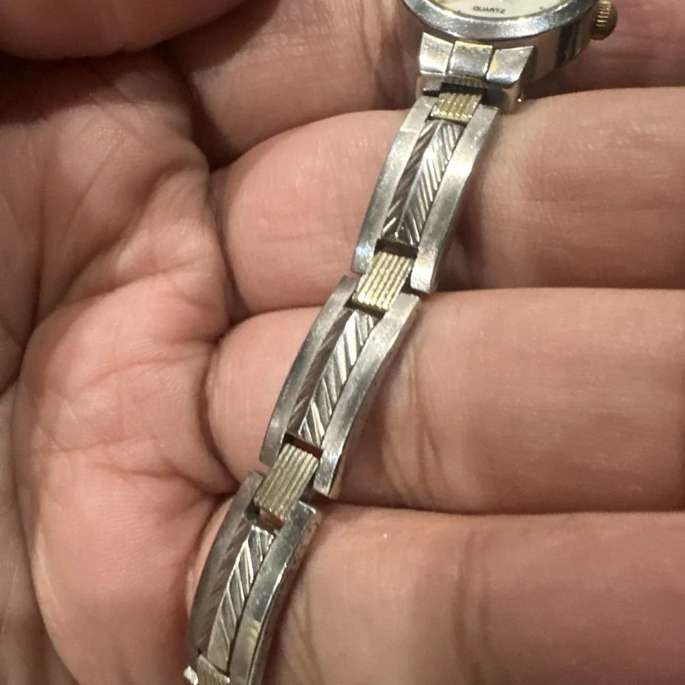 Working Vintage Ladies Vanity Fair Watch 20mm Quartz MOP Fit 6.5in Steel Band‎